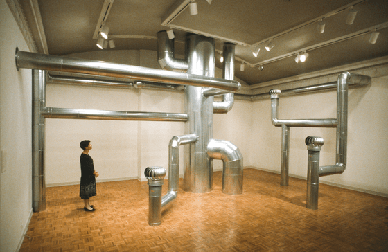 Slideshow of images showing works by Nancy Holt, Nick Raffel and Ghislaine Leung.
